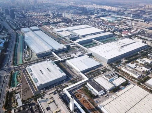 新能源汽車晚報 特斯拉遭美機構調查幽靈剎車，五菱宏光S衍生車瞄準物流市場